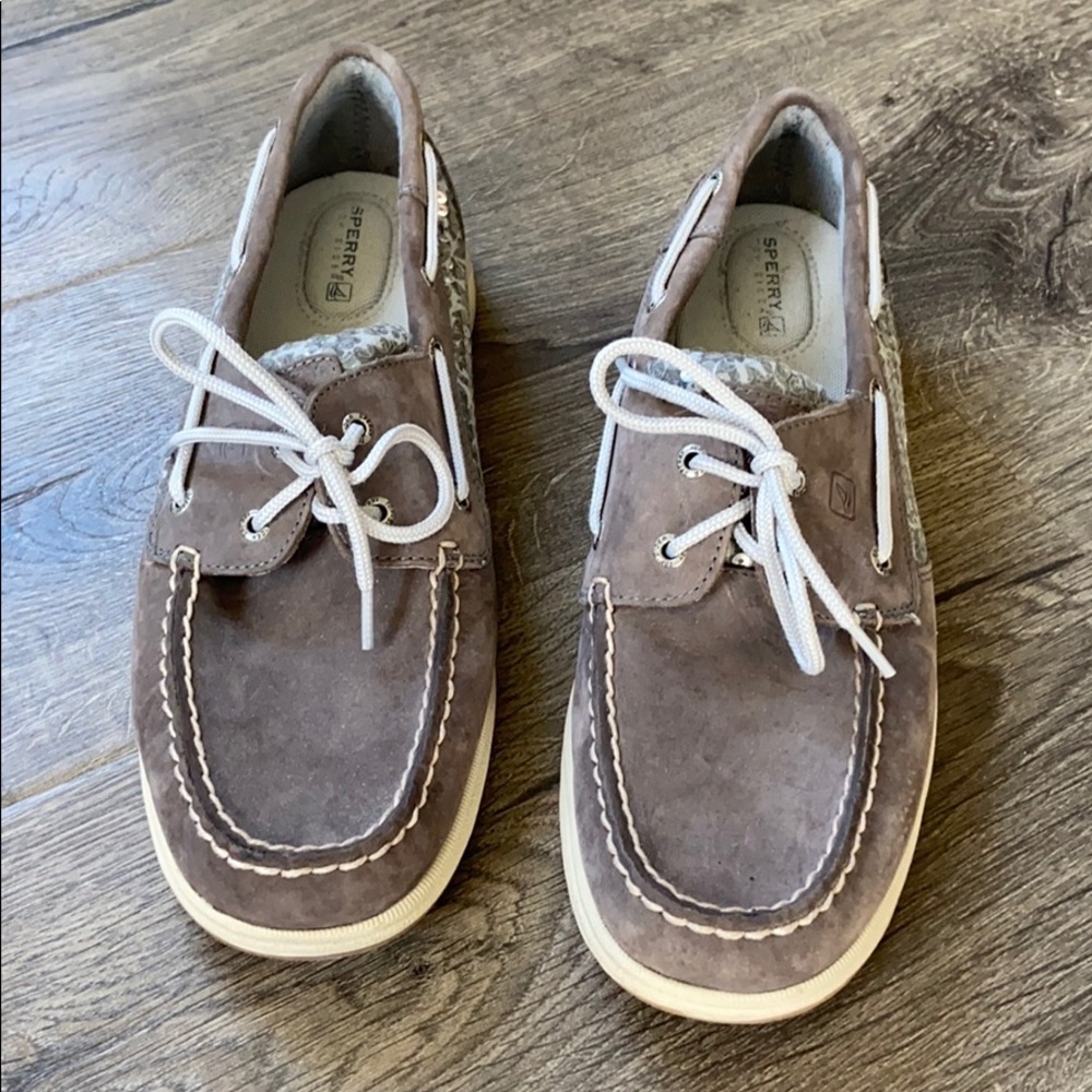 Gray and Sequence detail Sperry boat shoes